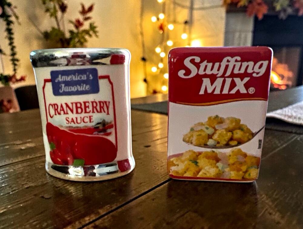 Cranberry Sauce & Stuffing Mix Novelty Ceramic Salt & Pepper Shakers Set of 2